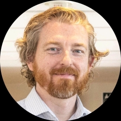 M Matt McTaggart, Officier des subventions de recherches